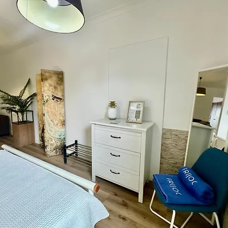 Daire Azores Pedra - T0 E T1 *